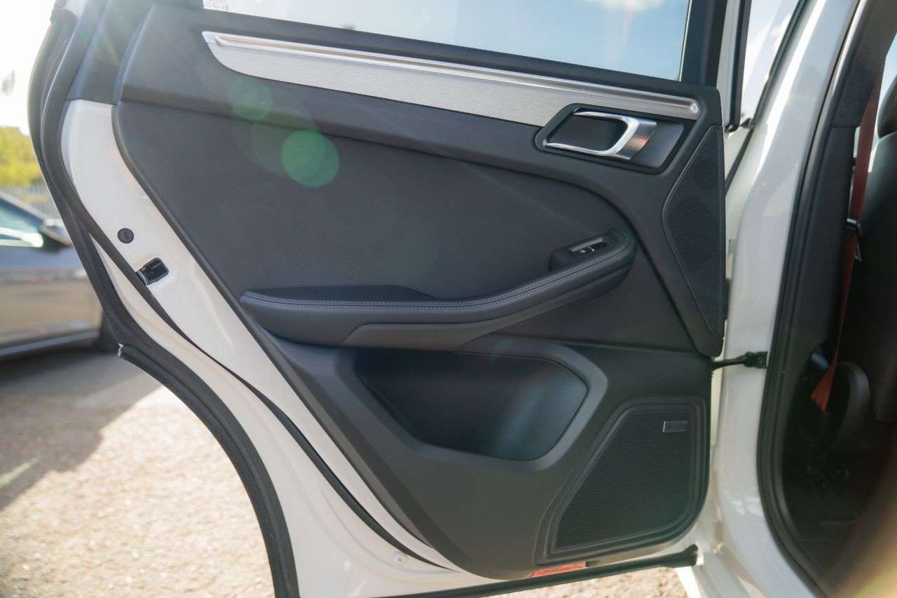 2017 PORSCHE MACAN 2017 PORSCHE MACAN