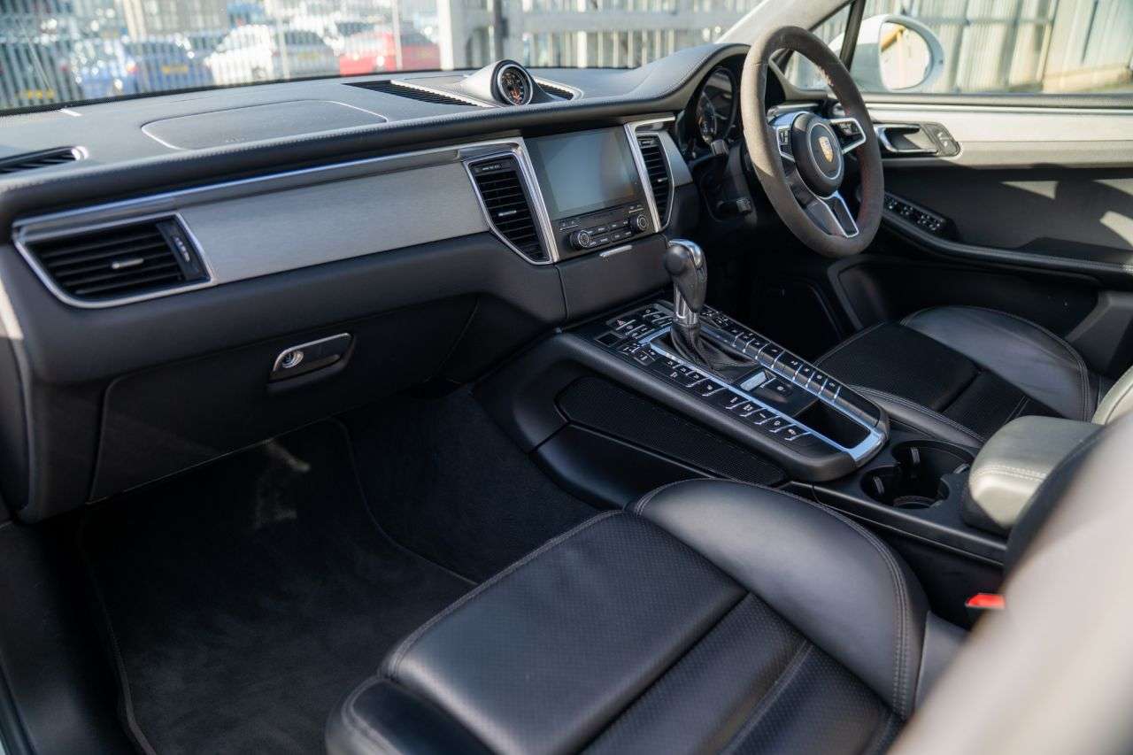 2017 PORSCHE MACAN 2017 PORSCHE MACAN