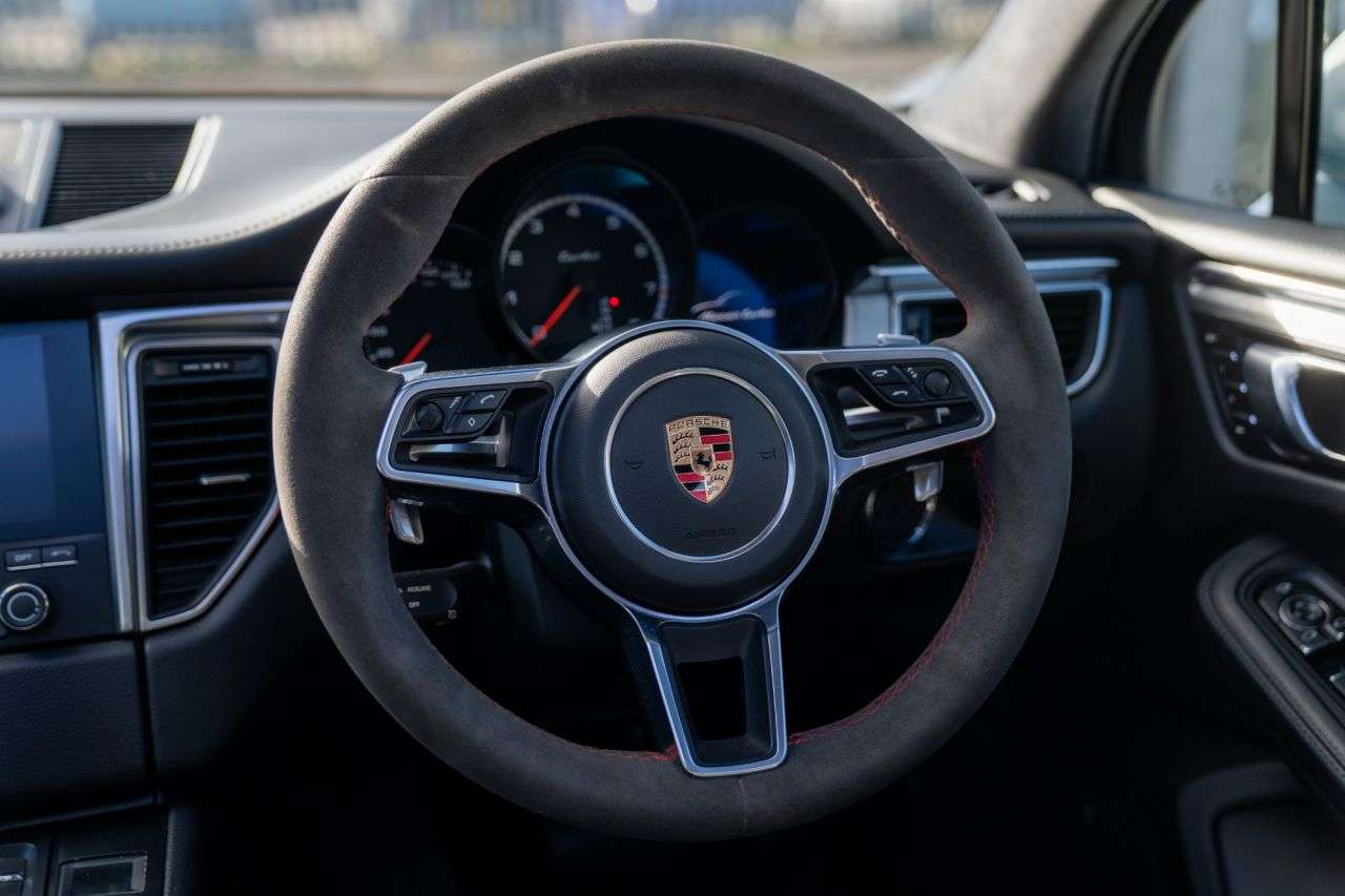 2017 PORSCHE MACAN 2017 PORSCHE MACAN