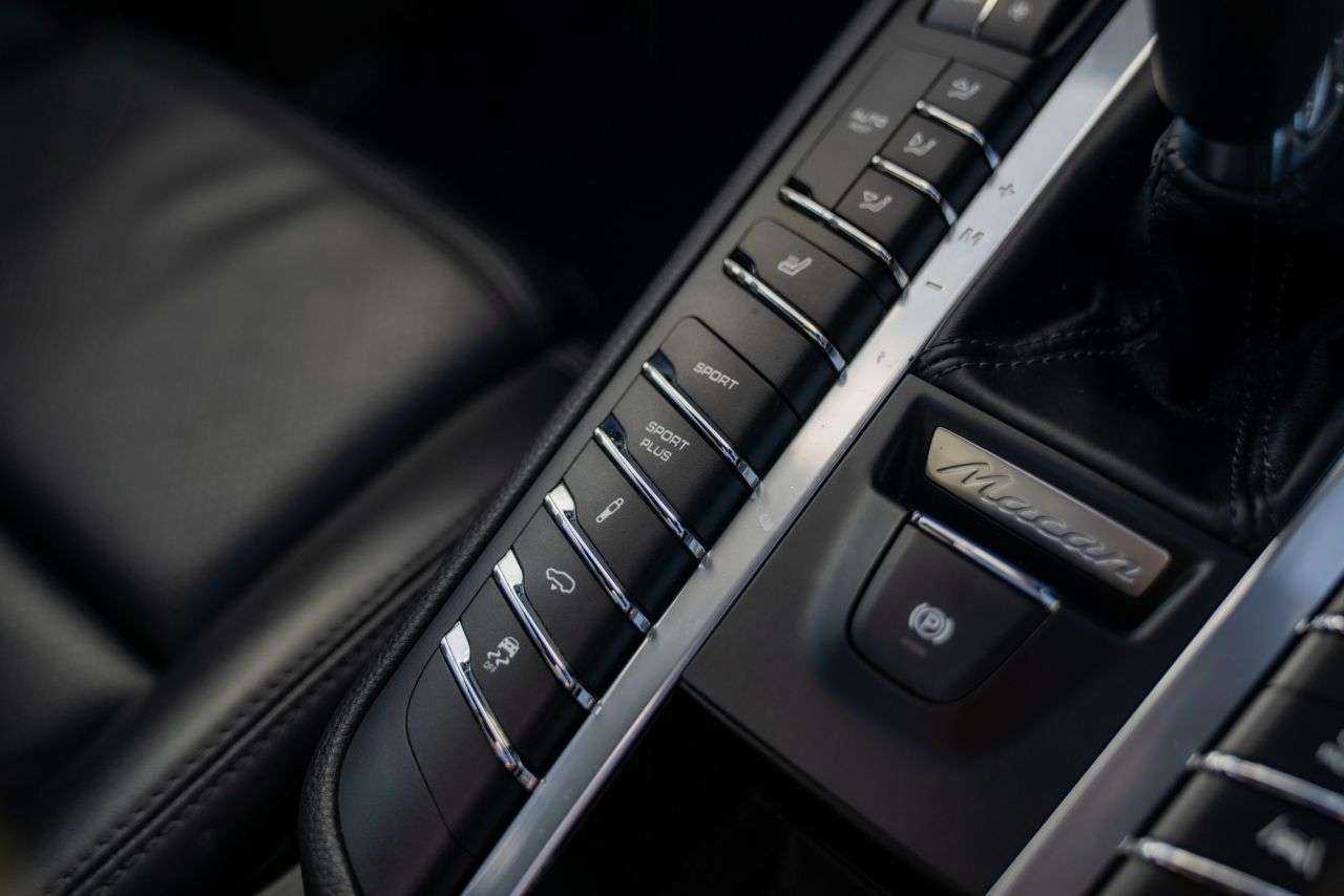 2017 PORSCHE MACAN 2017 PORSCHE MACAN