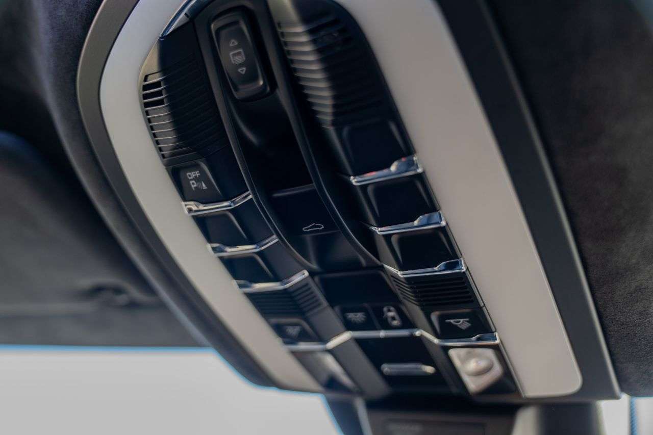 2017 PORSCHE MACAN 2017 PORSCHE MACAN
