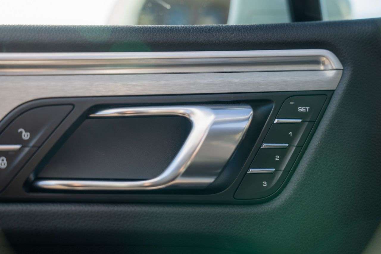 2017 PORSCHE MACAN 2017 PORSCHE MACAN