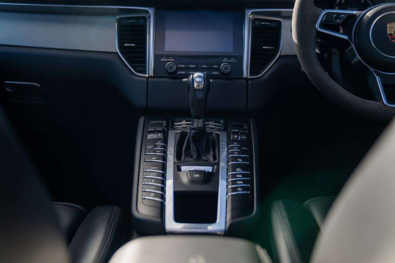 2017 PORSCHE MACAN 2017 PORSCHE MACAN