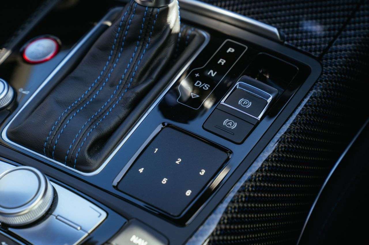 2016 AUDI RS6 AVANT 2016 AUDI RS6 AVANT