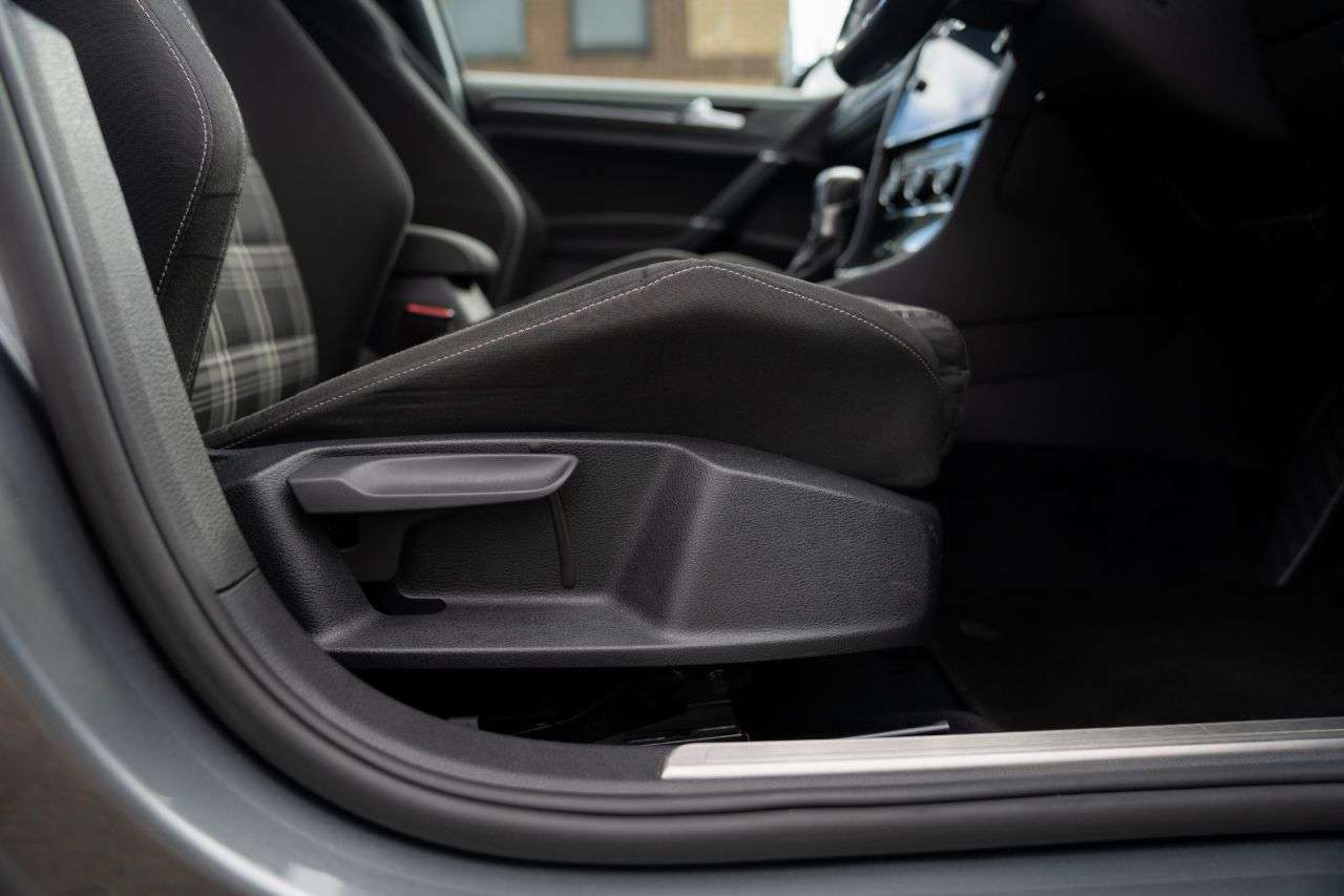 2019 VOLKSWAGEN GOLF 2019 VOLKSWAGEN GOLF