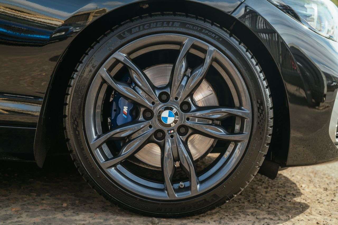 A 2019 BMW 1 SERIES 3.0 M140i GPF Shadow Edition Hatchback 5dr Petrol Auto Euro 6 (s/s) (340 ps A 2019 BMW 1 SERIES 3.0 M140i GPF Shadow Edition Hatchback 5dr Petrol Auto Euro 6 (s/s) (340 ps