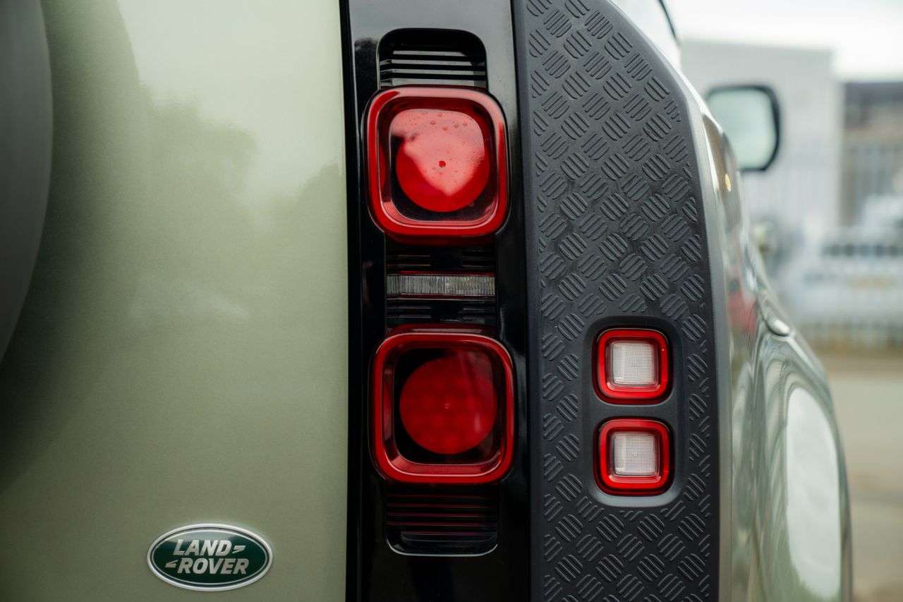 2022 LAND ROVER DEFENDER 110 2022 LAND ROVER DEFENDER 110
