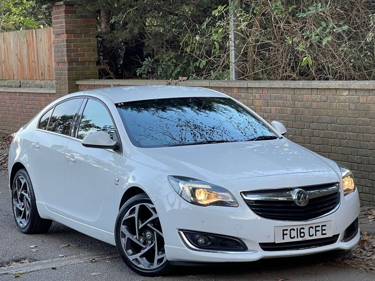 A 2016 VAUXHALL INSIGNIA 1.6L SRI NAV VX-LINE CDTI S/S 5d 134 BHP A 2016 VAUXHALL INSIGNIA 1.6L SRI NAV VX-LINE CDTI S/S 5d 134 BHP