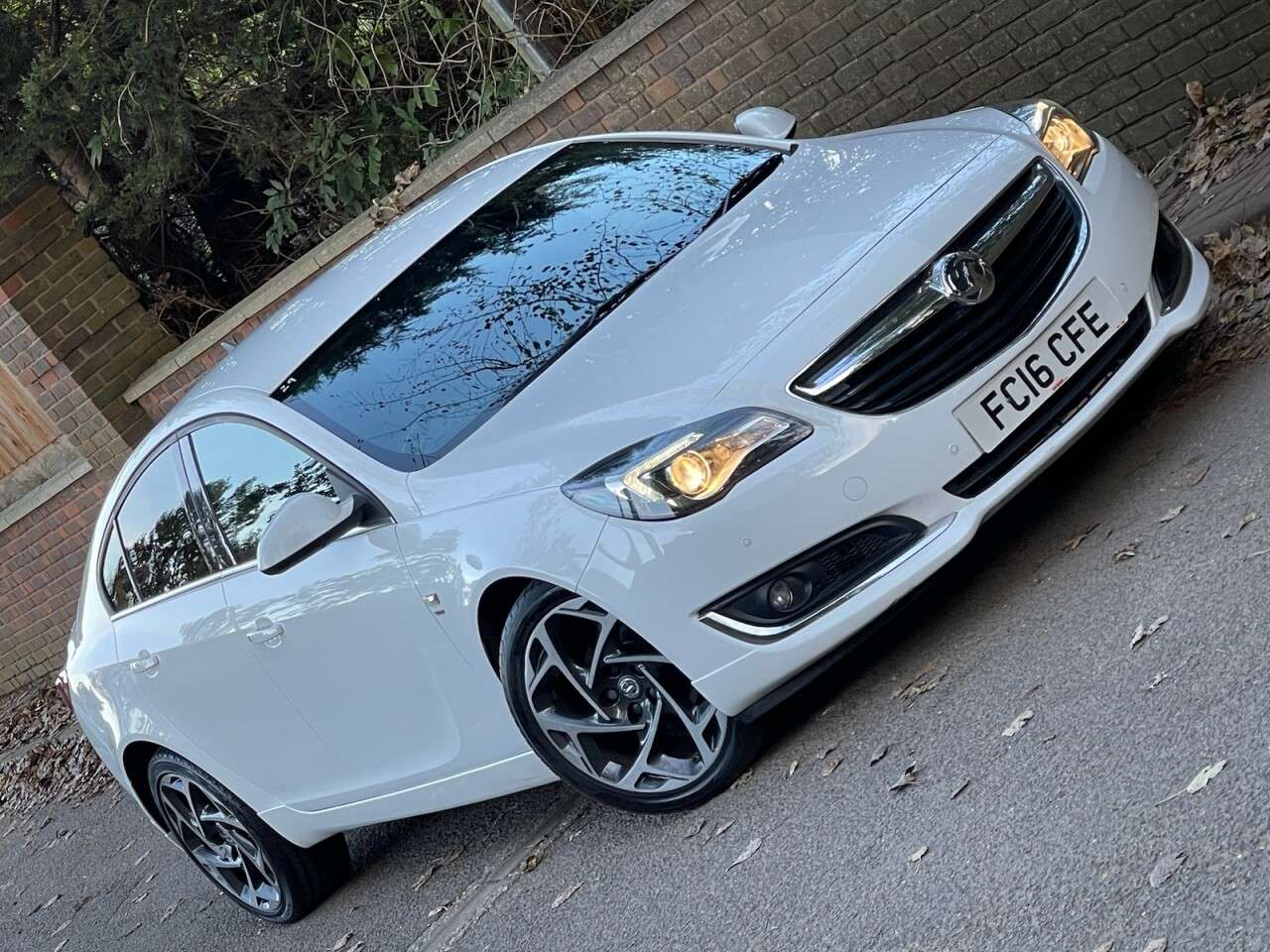 A 2016 VAUXHALL INSIGNIA 1.6L SRI NAV VX-LINE CDTI S/S 5d 134 BHP A 2016 VAUXHALL INSIGNIA 1.6L SRI NAV VX-LINE CDTI S/S 5d 134 BHP