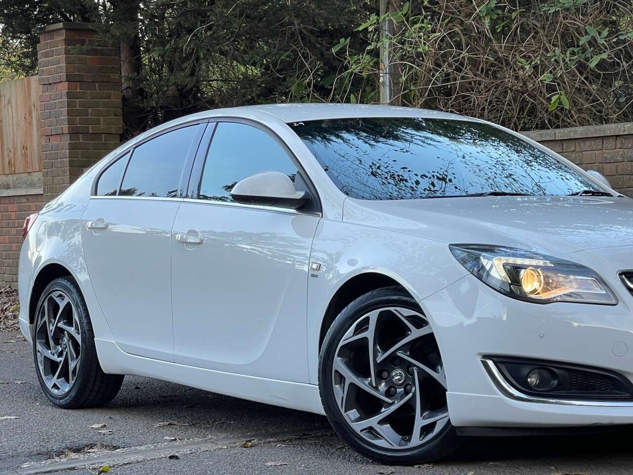 A 2016 VAUXHALL INSIGNIA 1.6L SRI NAV VX-LINE CDTI S/S 5d 134 BHP A 2016 VAUXHALL INSIGNIA 1.6L SRI NAV VX-LINE CDTI S/S 5d 134 BHP