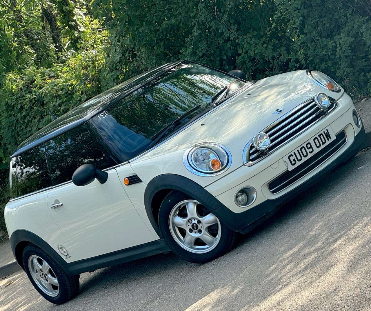 A 2009 MINI HATCH 1.4L ONE 3d 94 BHP A 2009 MINI HATCH 1.4L ONE 3d 94 BHP