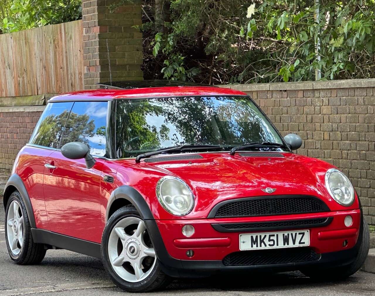 A 2001 MINI HATCH 1.6L ONE 3d 89 BHP A 2001 MINI HATCH 1.6L ONE 3d 89 BHP