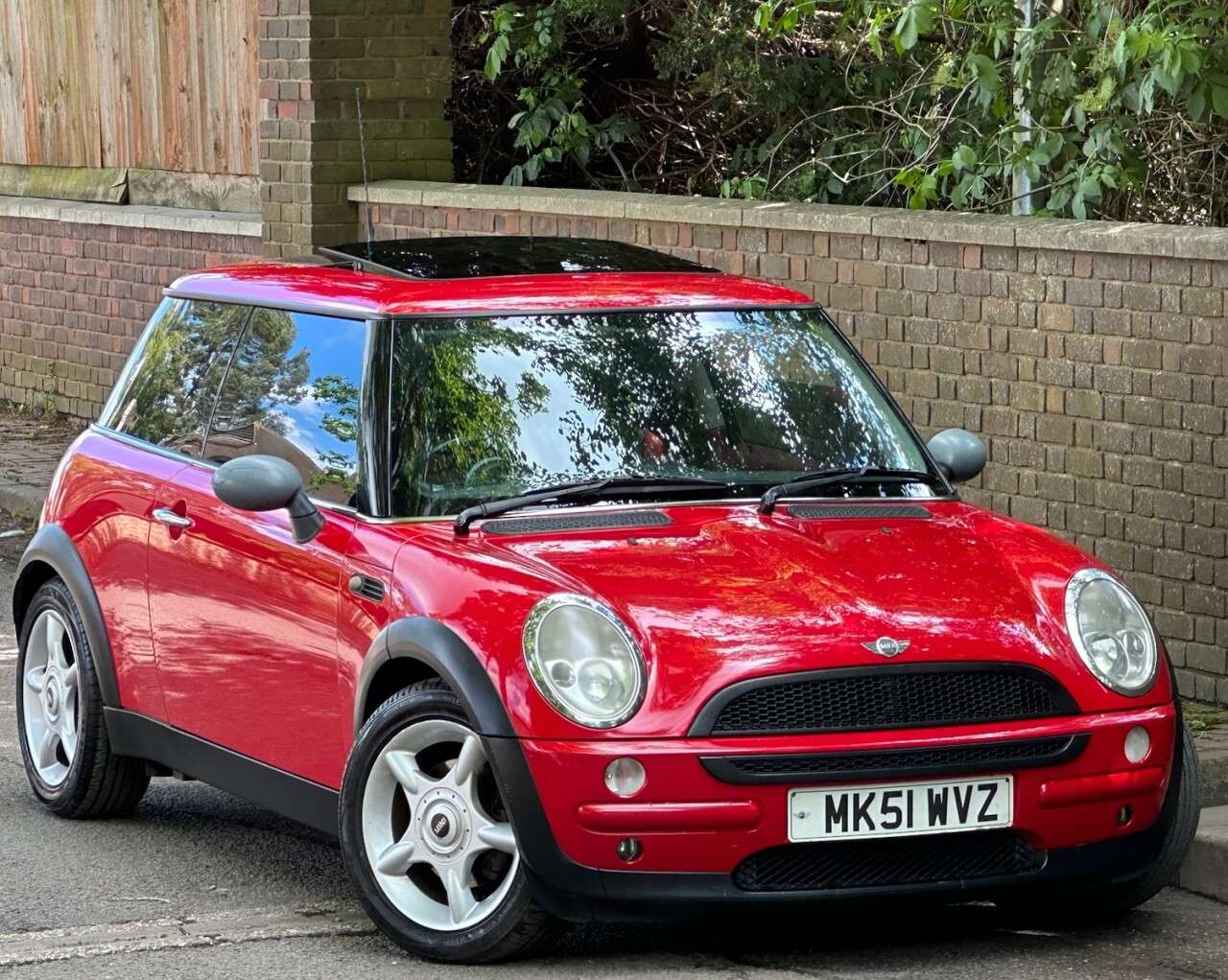 A 2001 MINI HATCH 1.6L ONE 3d 89 BHP A 2001 MINI HATCH 1.6L ONE 3d 89 BHP