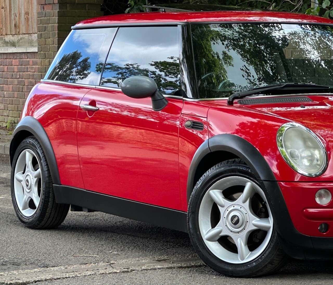 A 2001 MINI HATCH 1.6L ONE 3d 89 BHP A 2001 MINI HATCH 1.6L ONE 3d 89 BHP