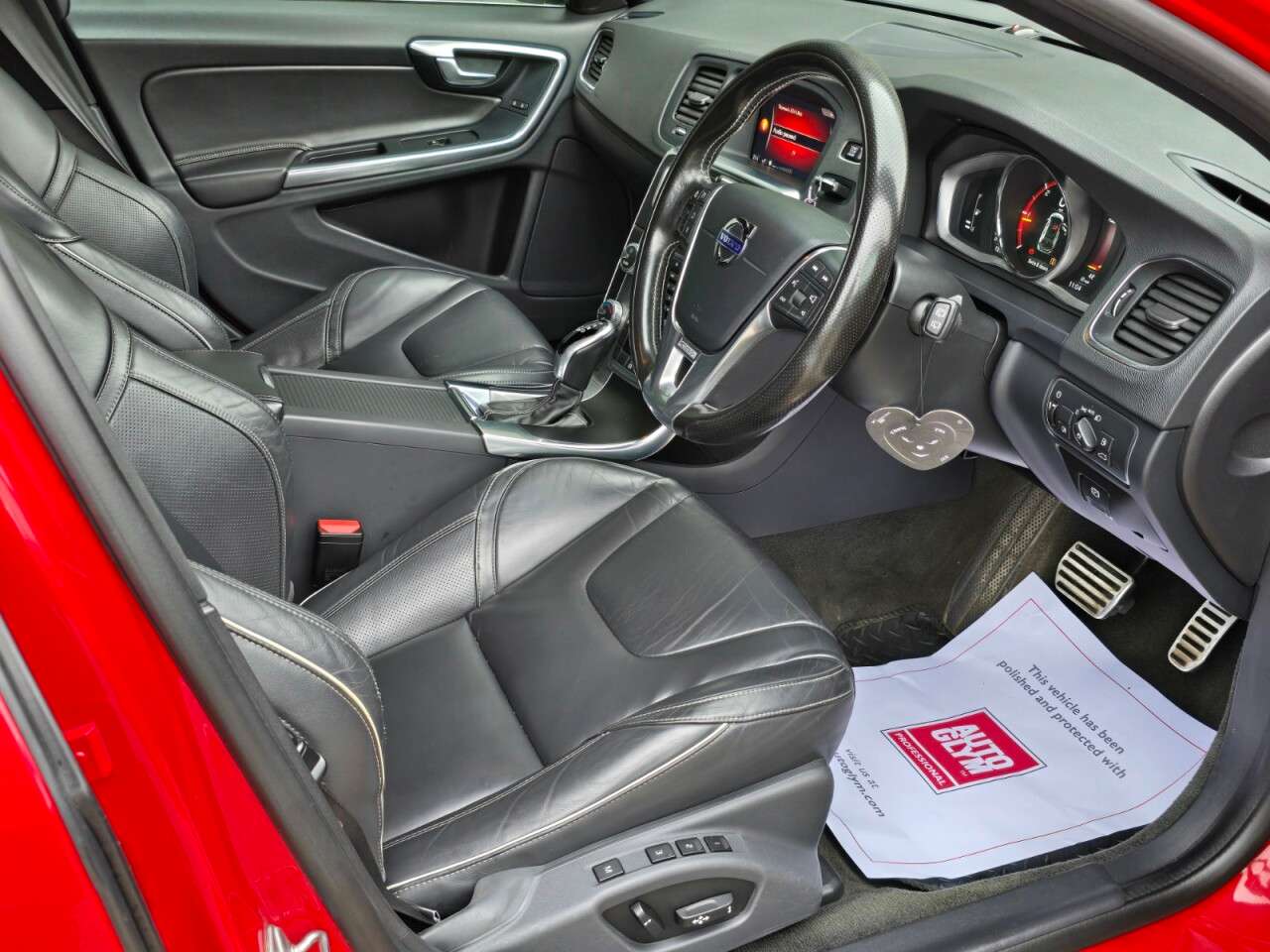 2017 VOLVO V60 2017 VOLVO V60