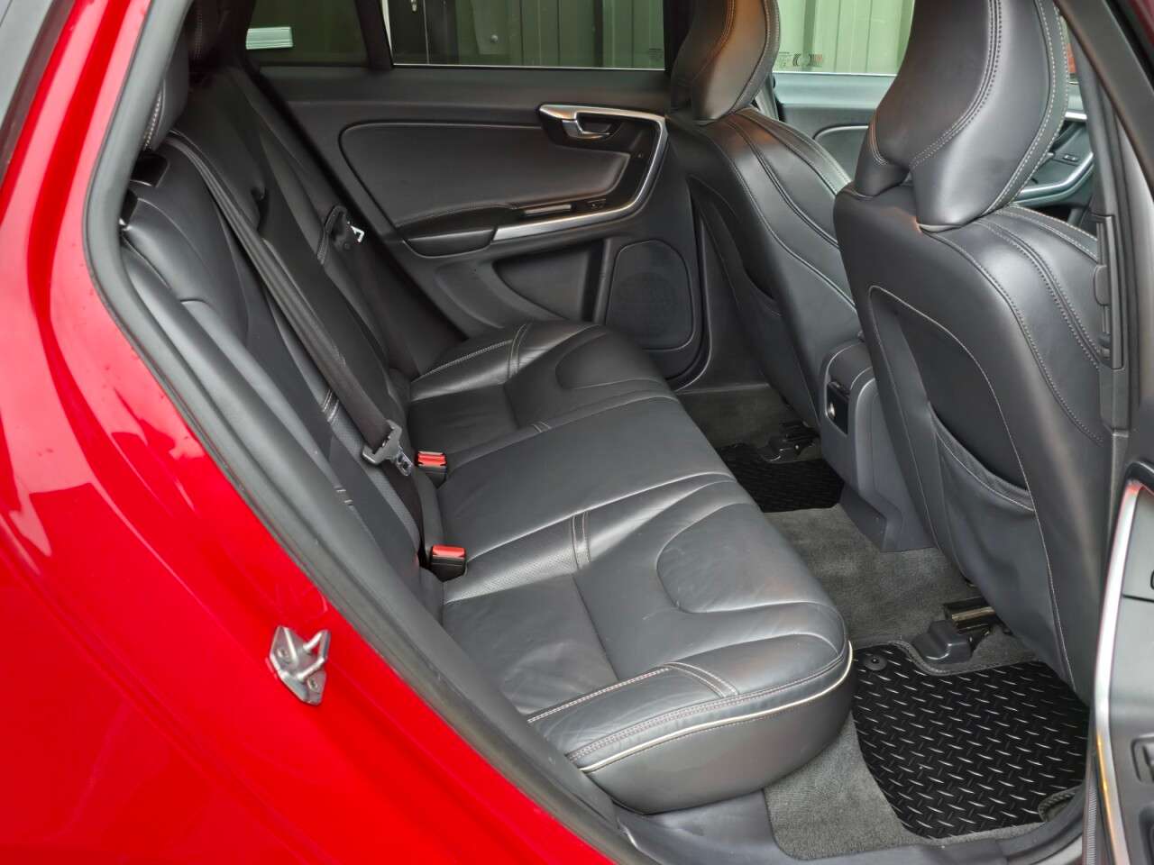 2017 VOLVO V60 2017 VOLVO V60