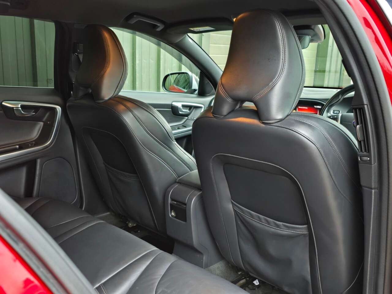 2017 VOLVO V60 2017 VOLVO V60