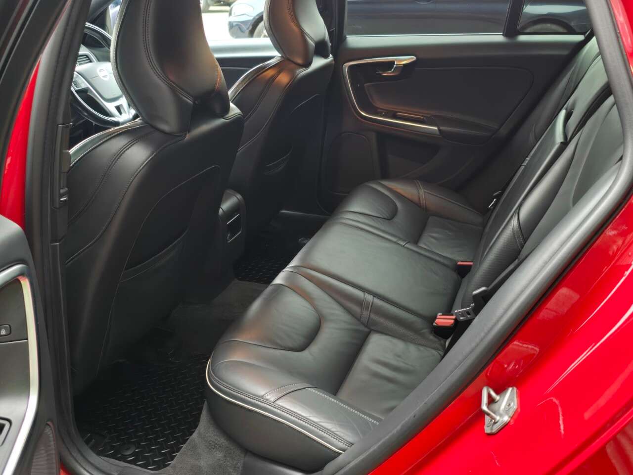 2017 VOLVO V60 2017 VOLVO V60