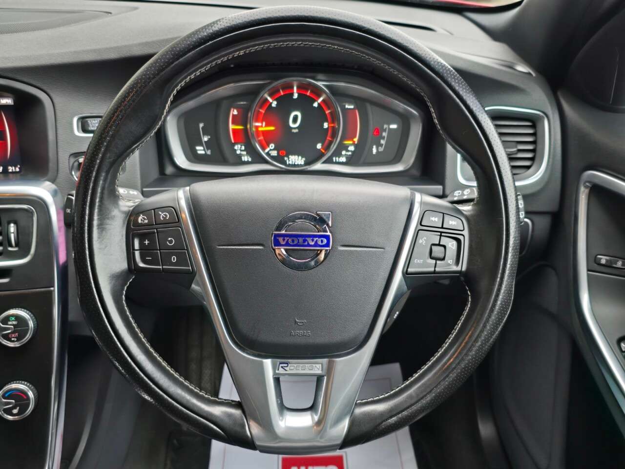 2017 VOLVO V60 2017 VOLVO V60