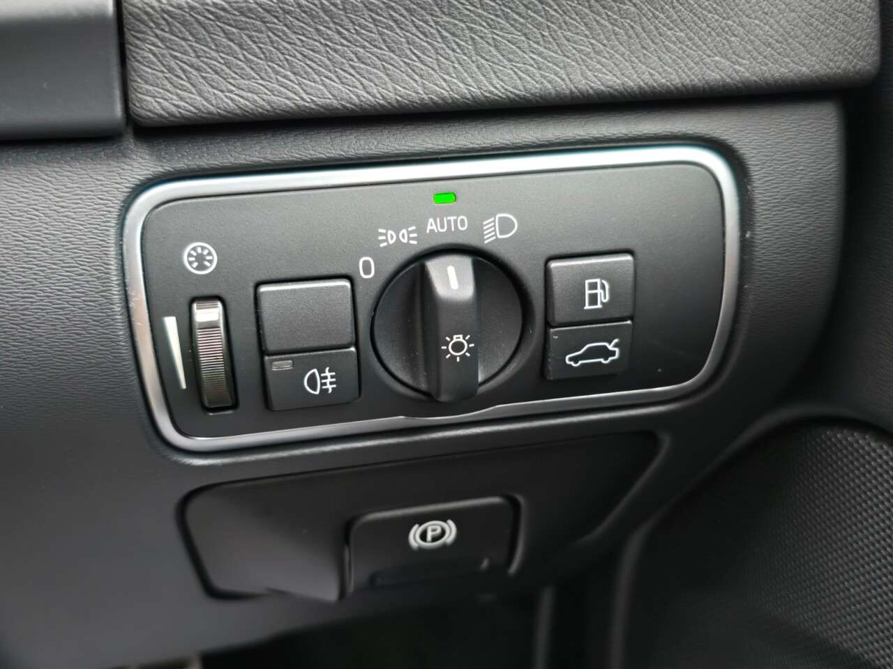 2017 VOLVO V60 2017 VOLVO V60