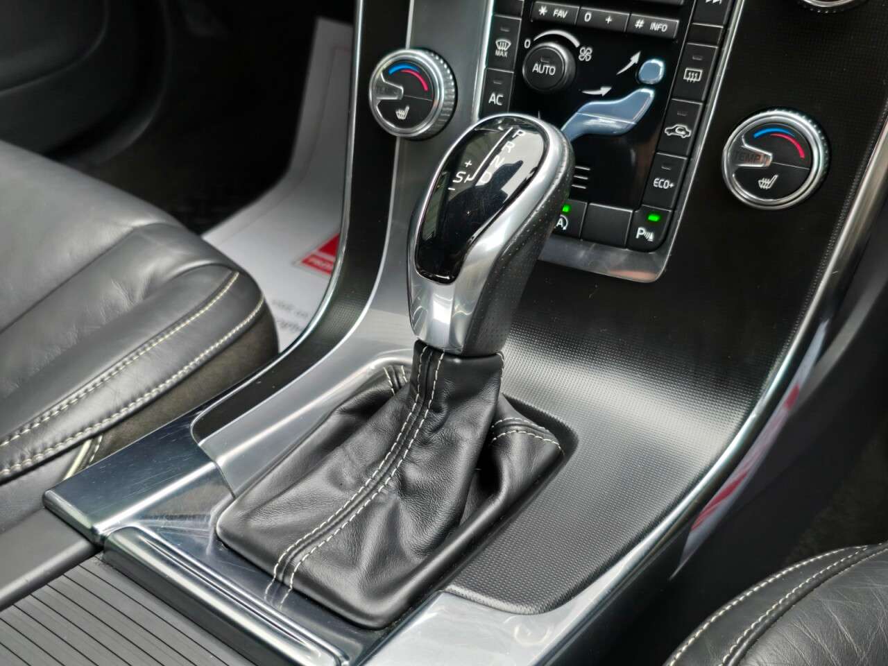 2017 VOLVO V60 2017 VOLVO V60