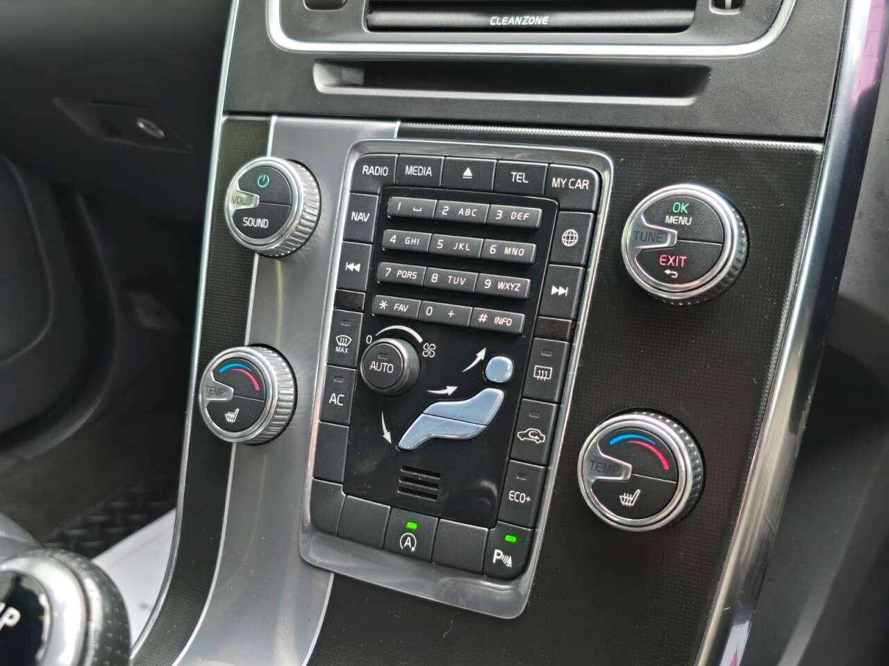 2017 VOLVO V60 2017 VOLVO V60