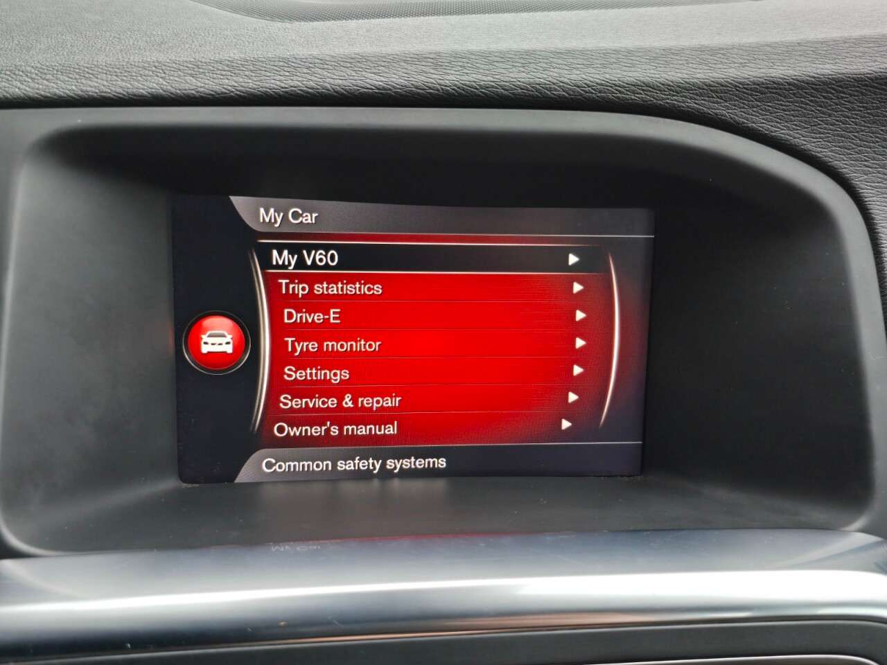 2017 VOLVO V60 2017 VOLVO V60