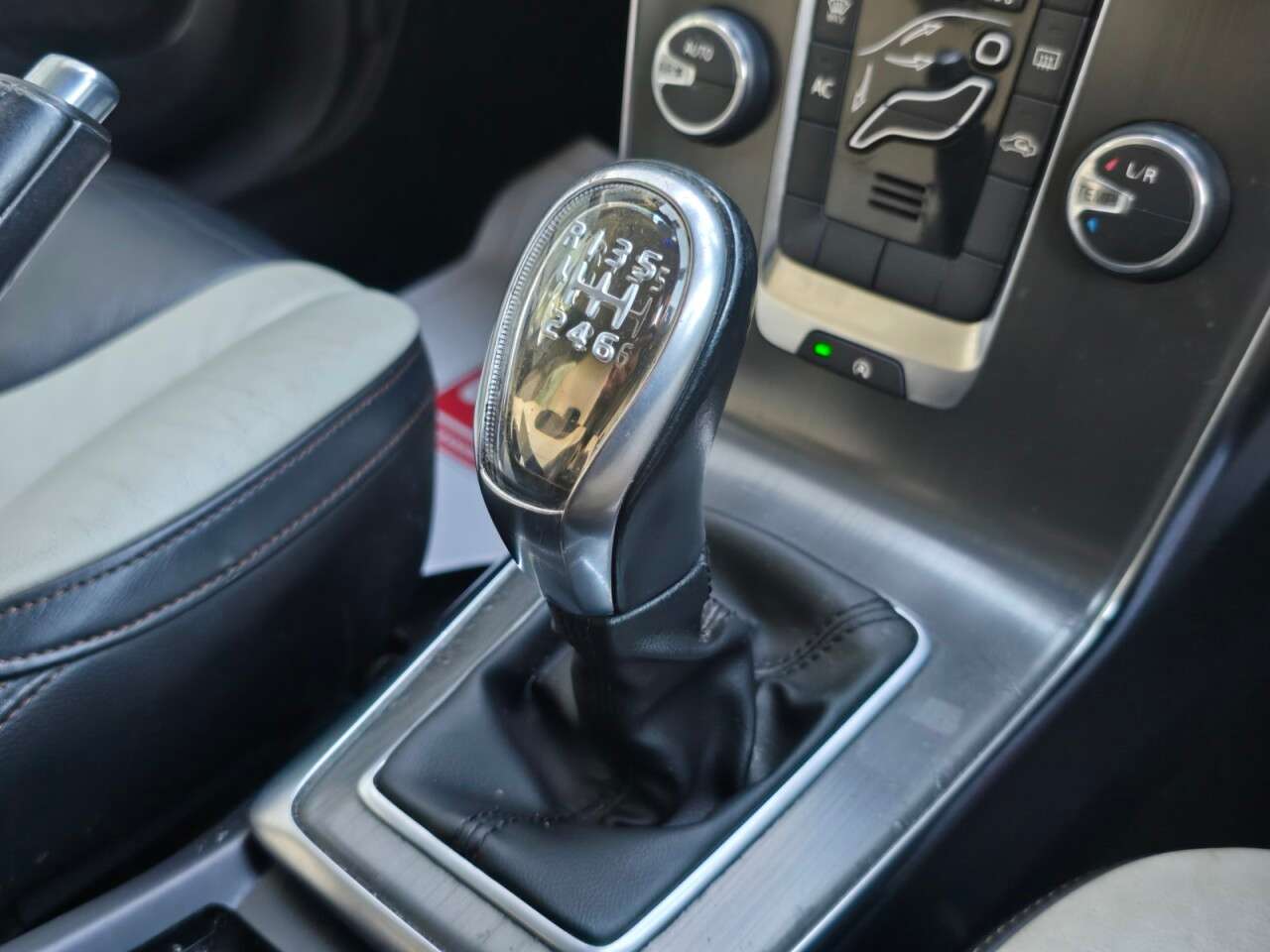 2013 VOLVO V40 CROSS COUNTRY 2013 VOLVO V40 CROSS COUNTRY