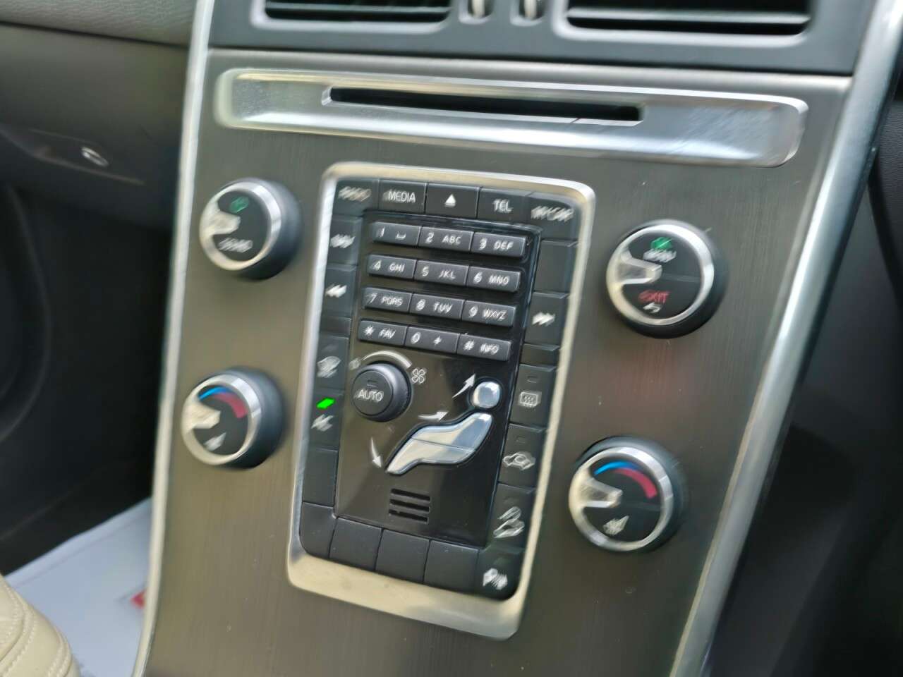 2014 VOLVO XC60 2014 VOLVO XC60