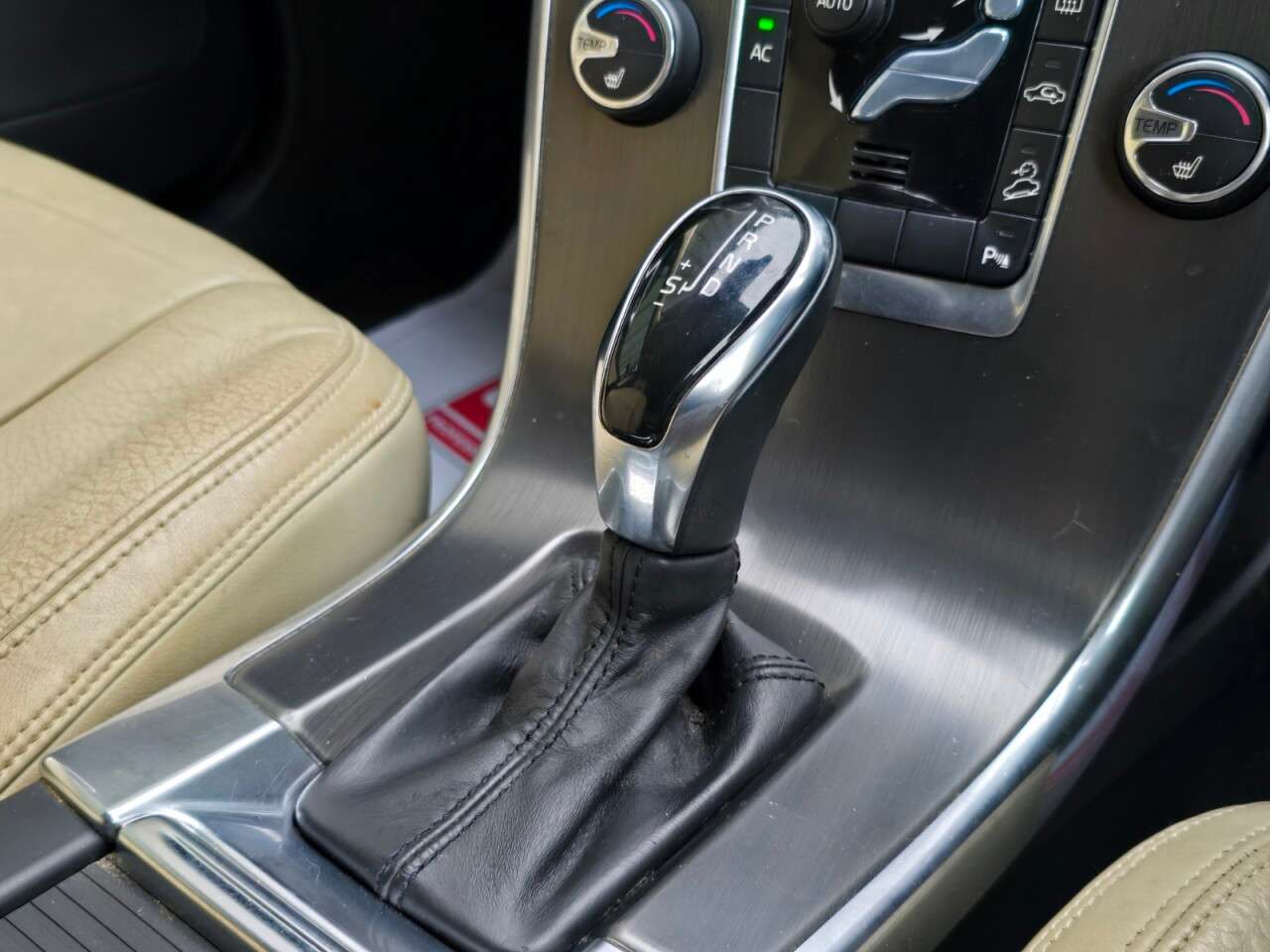 2014 VOLVO XC60 2014 VOLVO XC60