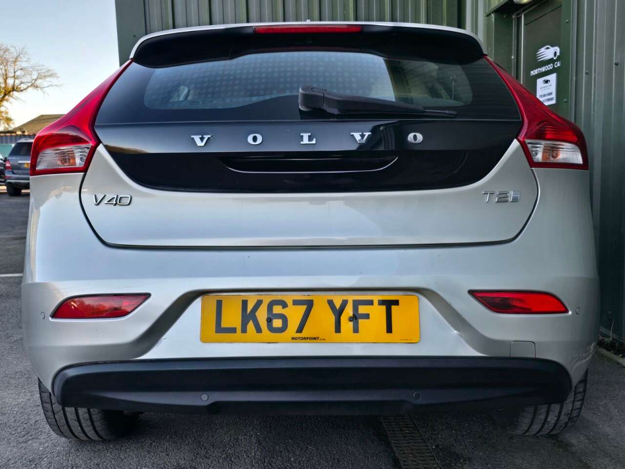 2017 VOLVO V40 2017 VOLVO V40