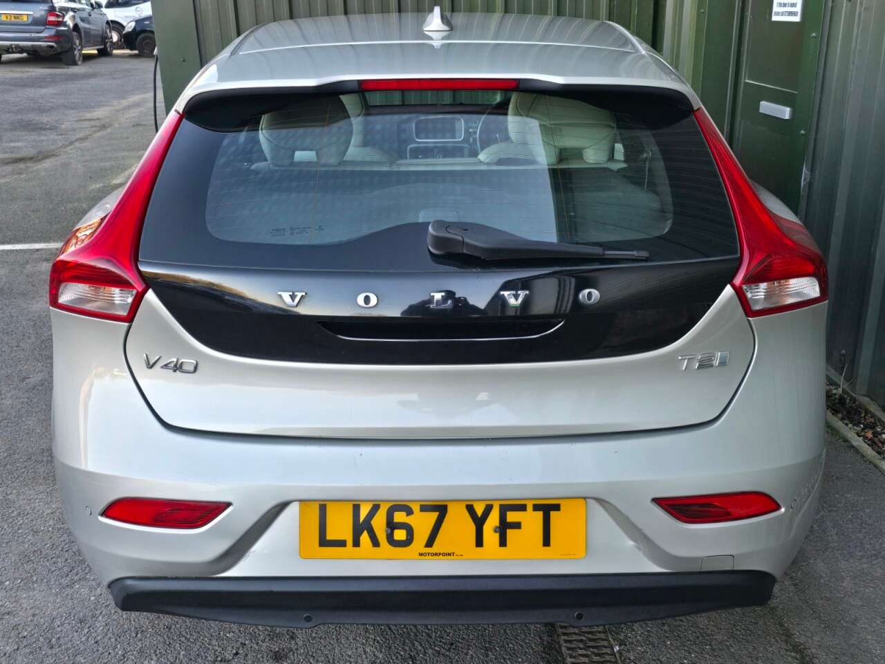 2017 VOLVO V40 2017 VOLVO V40