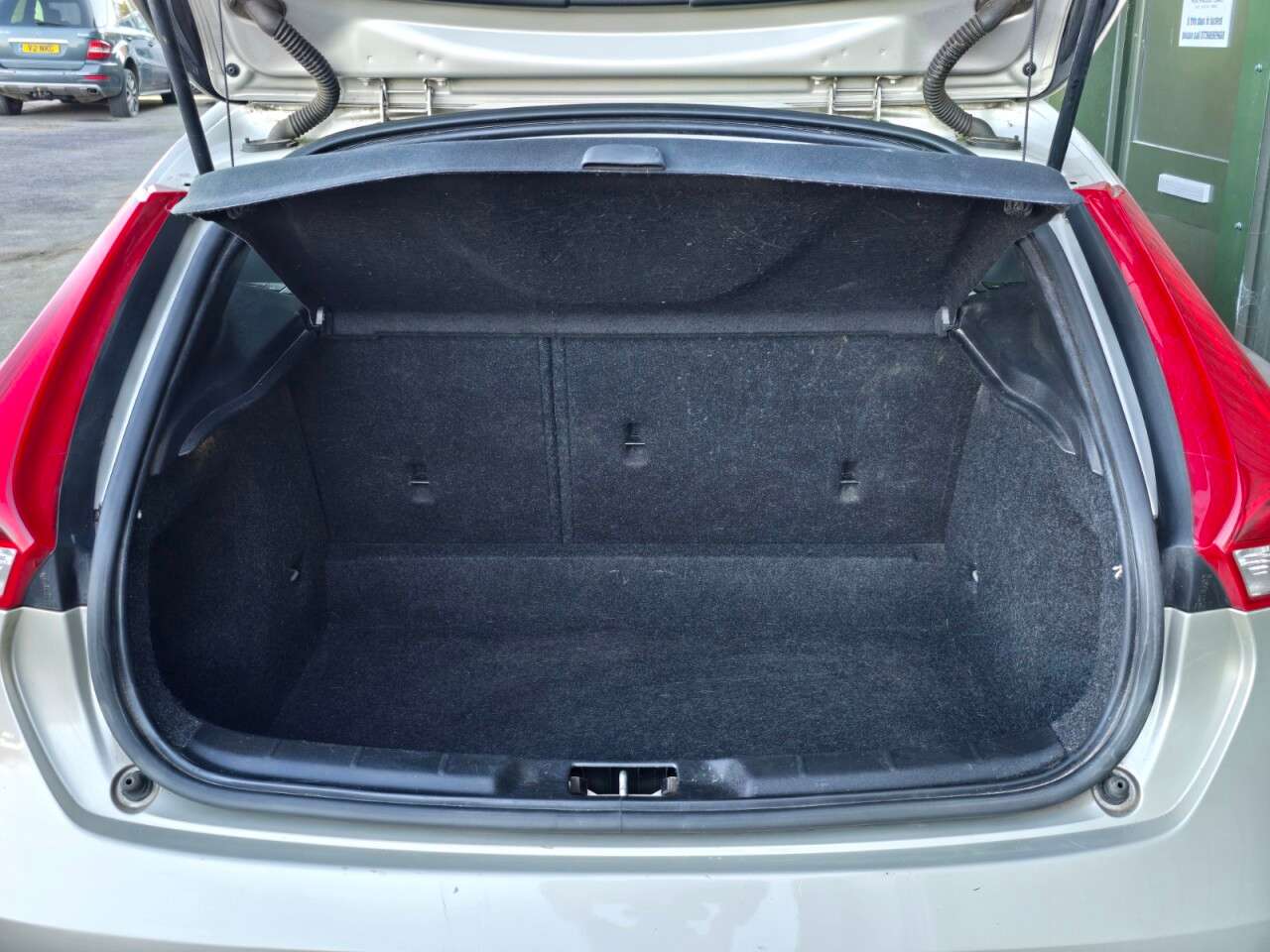 2017 VOLVO V40 2017 VOLVO V40