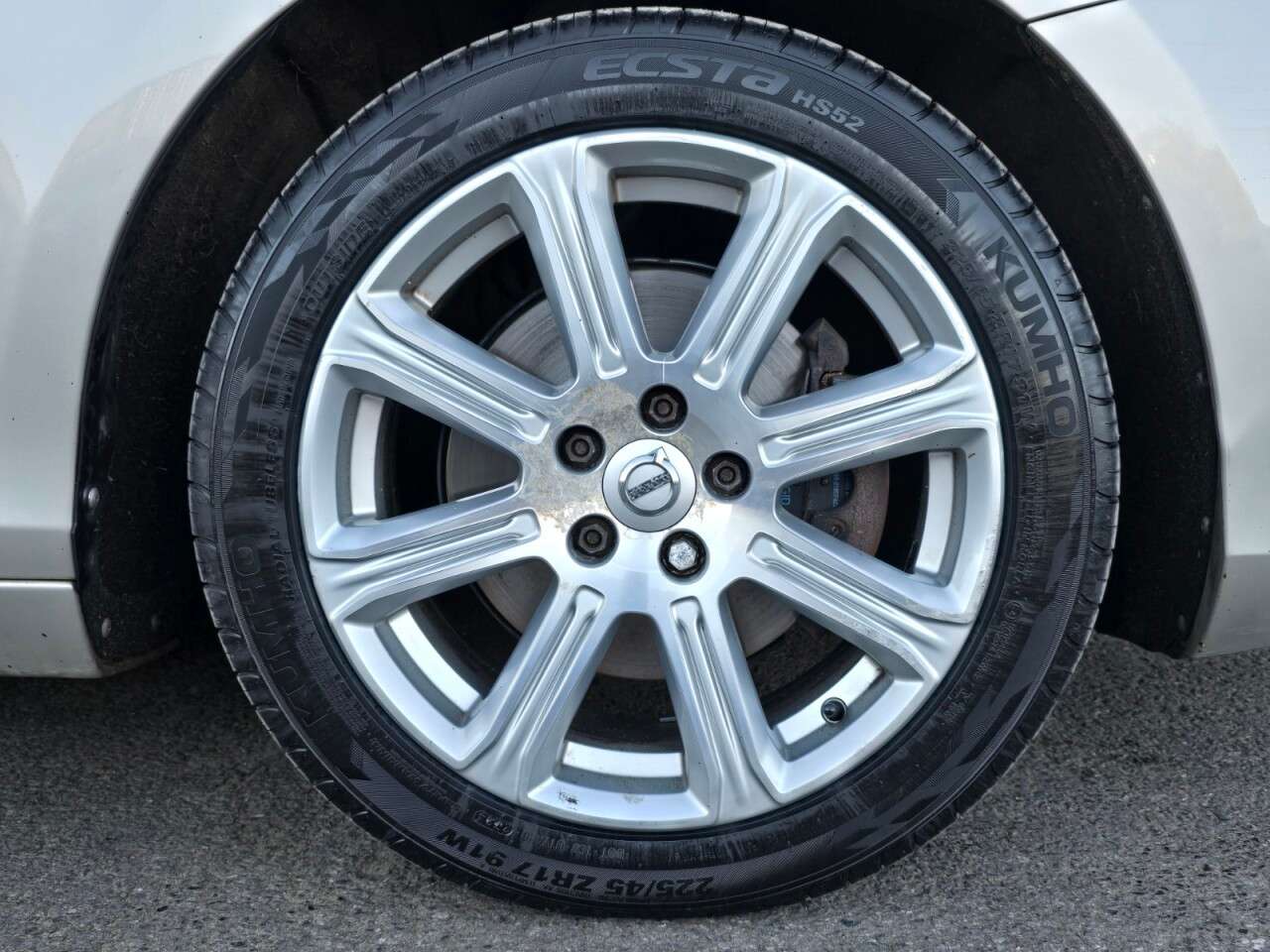 2017 VOLVO V40 2017 VOLVO V40