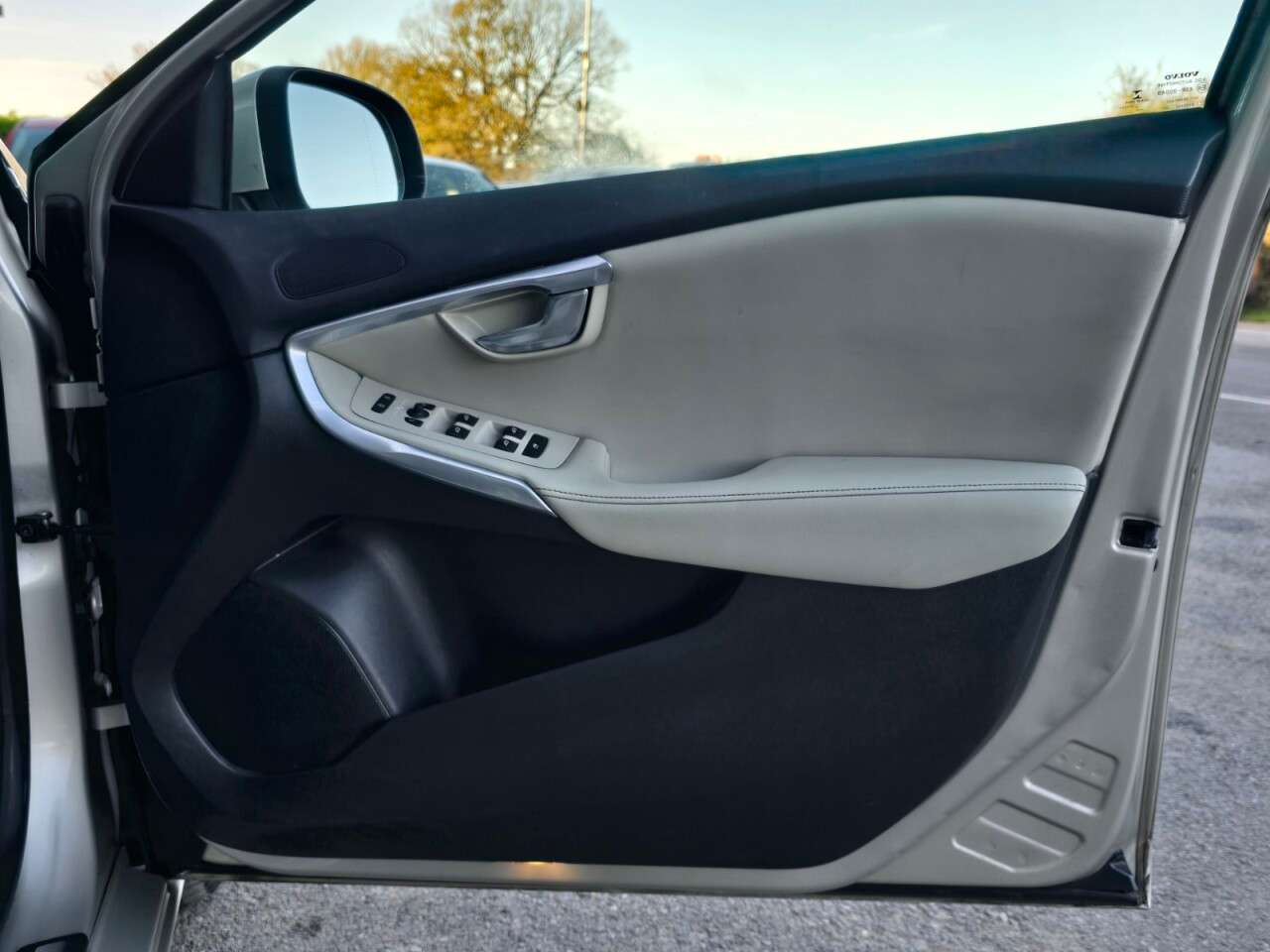 2017 VOLVO V40 2017 VOLVO V40