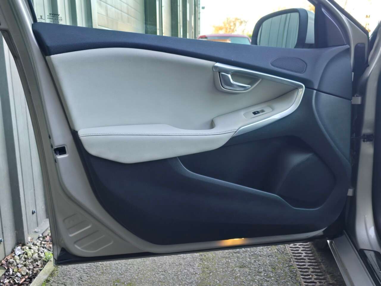 2017 VOLVO V40 2017 VOLVO V40