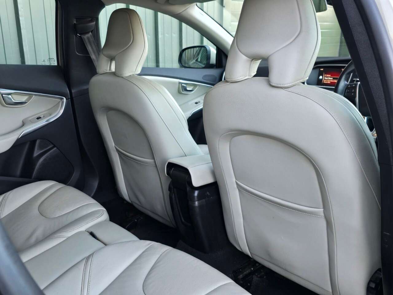 2017 VOLVO V40 2017 VOLVO V40