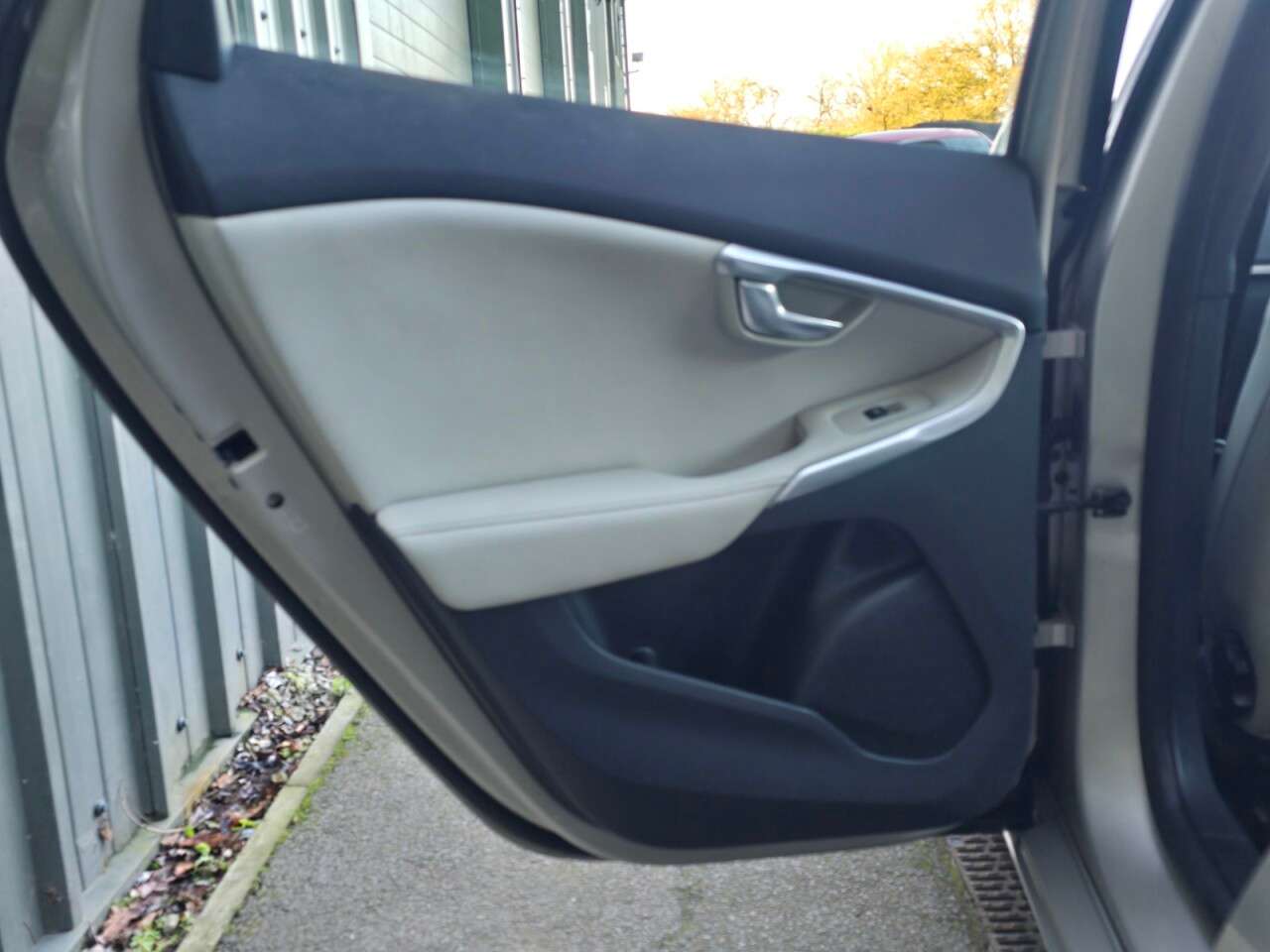 2017 VOLVO V40 2017 VOLVO V40