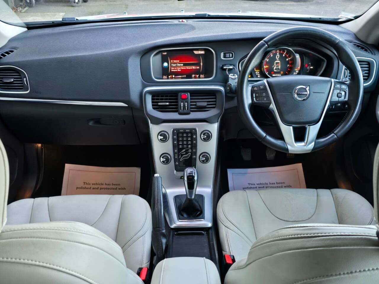 2017 VOLVO V40 2017 VOLVO V40