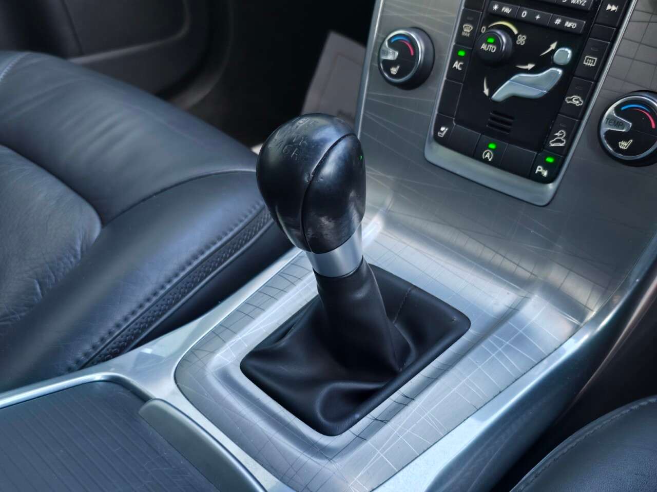 2012 VOLVO XC70 2012 VOLVO XC70