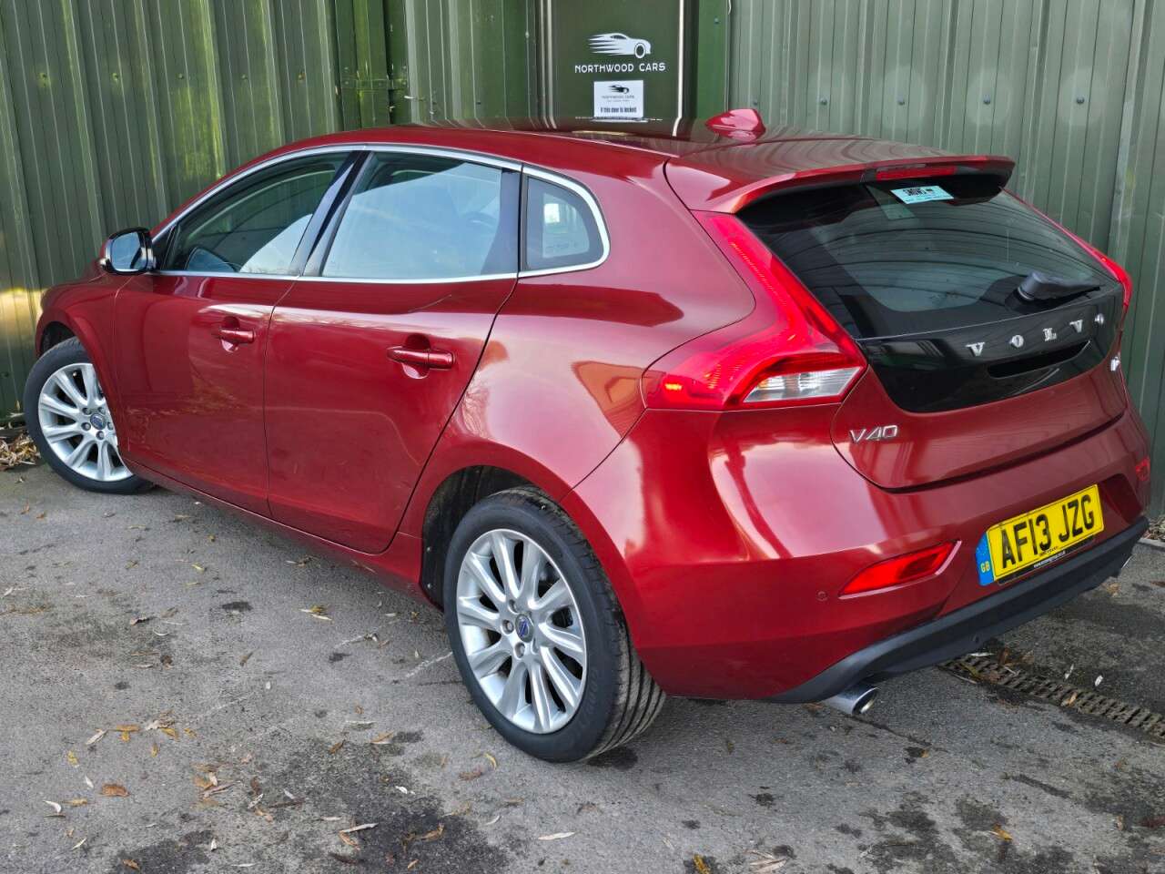 2013 VOLVO V40 2013 VOLVO V40