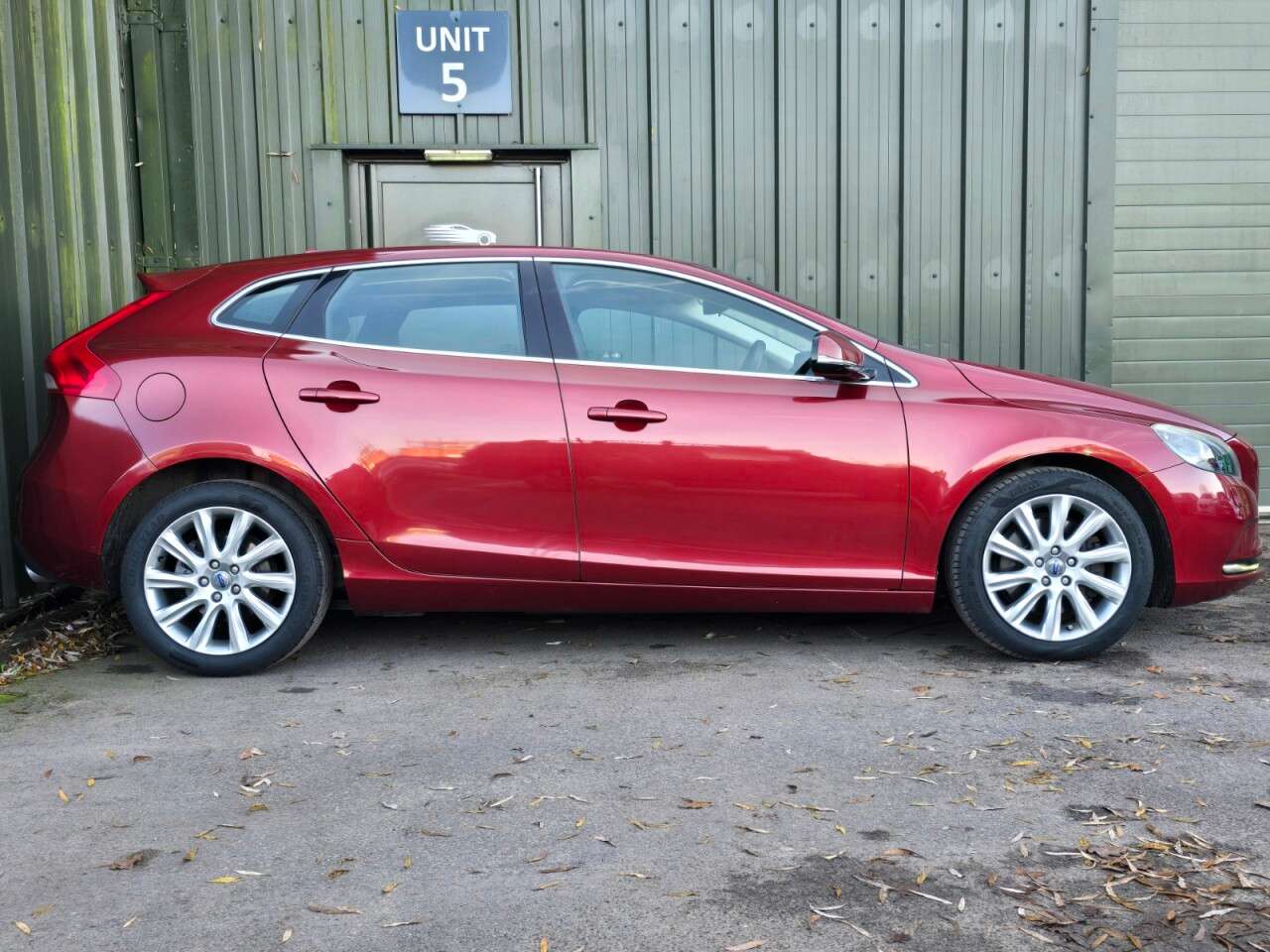 2013 VOLVO V40 2013 VOLVO V40