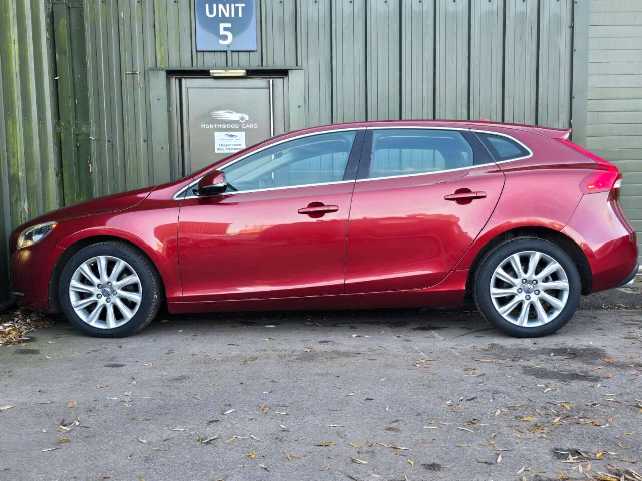 2013 VOLVO V40 2013 VOLVO V40