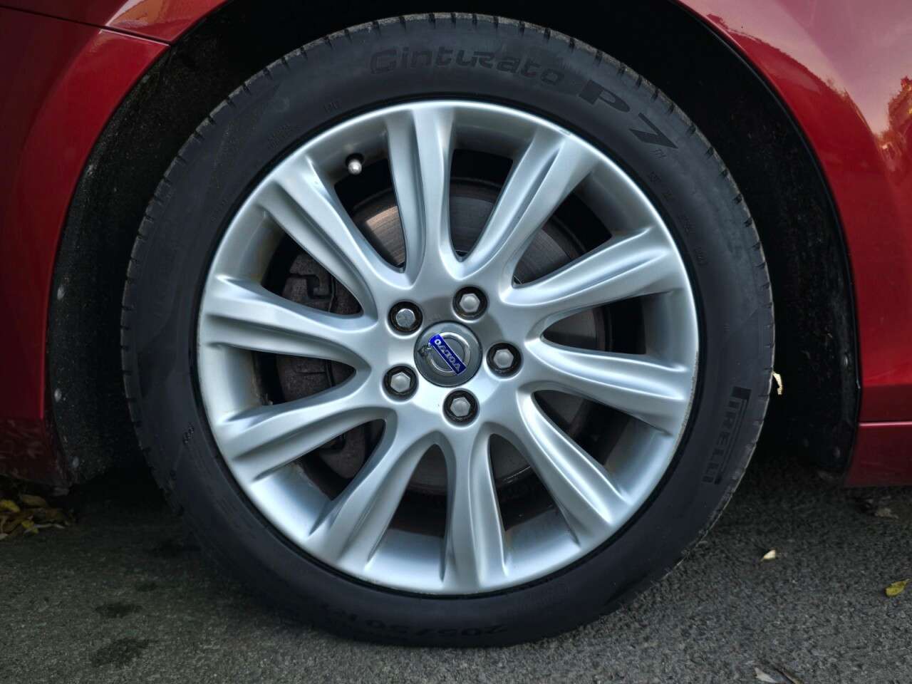 2013 VOLVO V40 2013 VOLVO V40