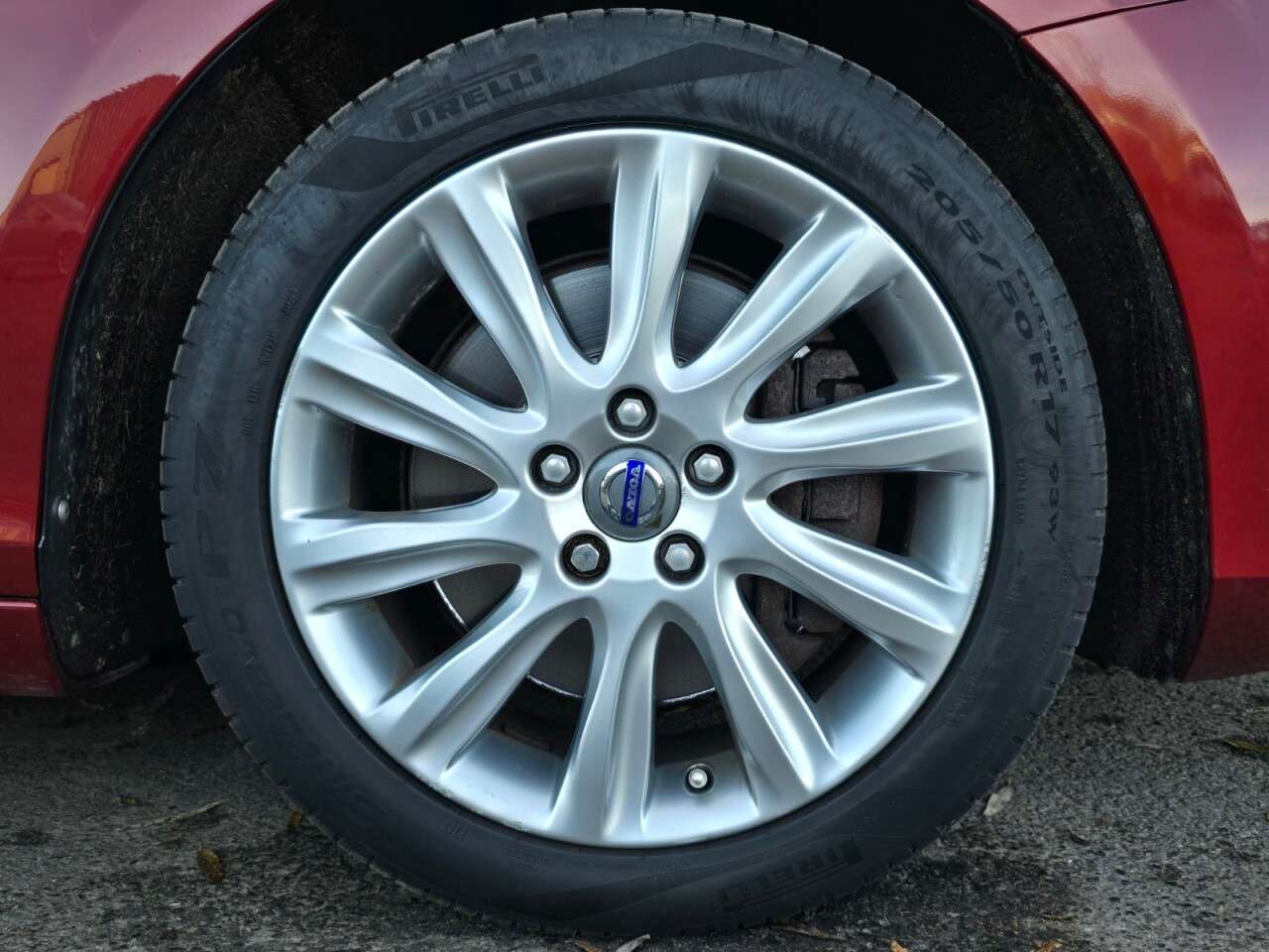 2013 VOLVO V40 2013 VOLVO V40