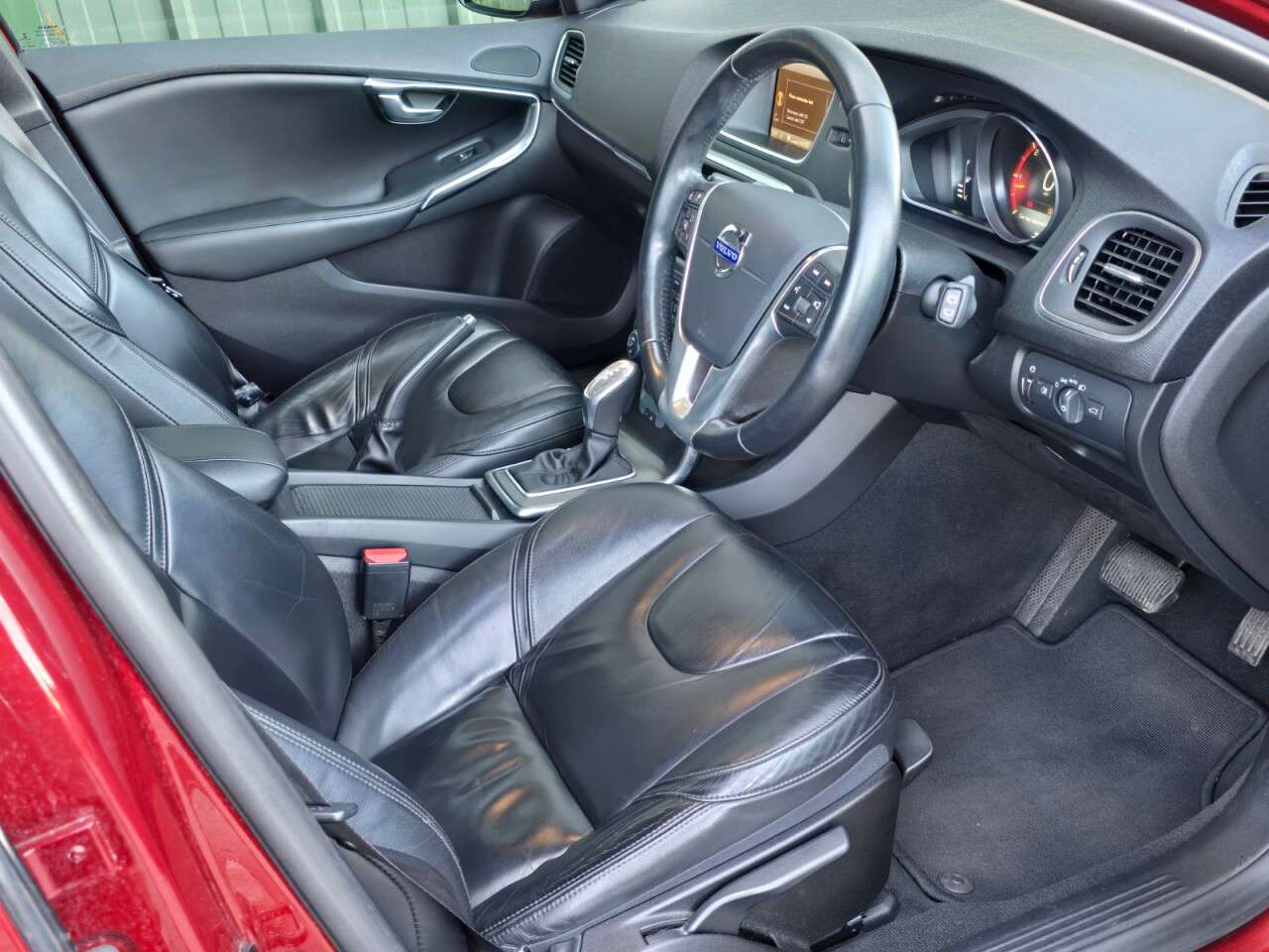 2013 VOLVO V40 2013 VOLVO V40