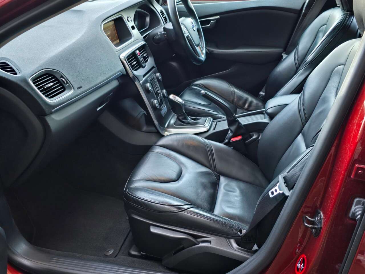 2013 VOLVO V40 2013 VOLVO V40