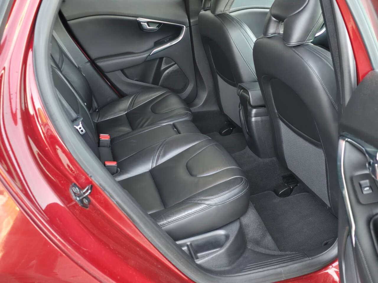 2013 VOLVO V40 2013 VOLVO V40