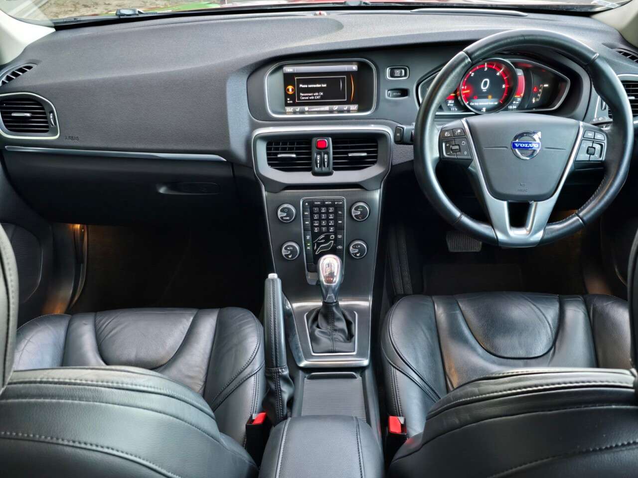 2013 VOLVO V40 2013 VOLVO V40