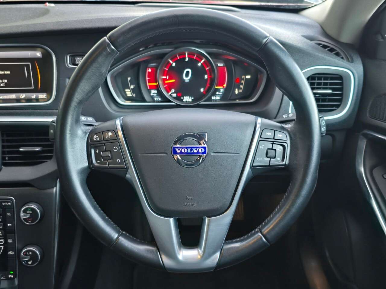 2013 VOLVO V40 2013 VOLVO V40
